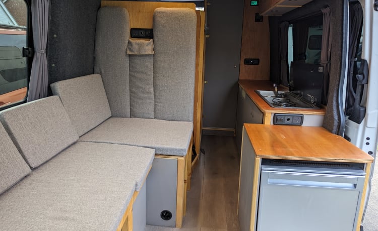 Van Blanc – Incredibly flexible and spacious VW Crafter LWB