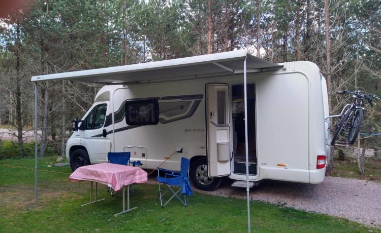 Bessie – Bessecar E442 2 berth motorhome