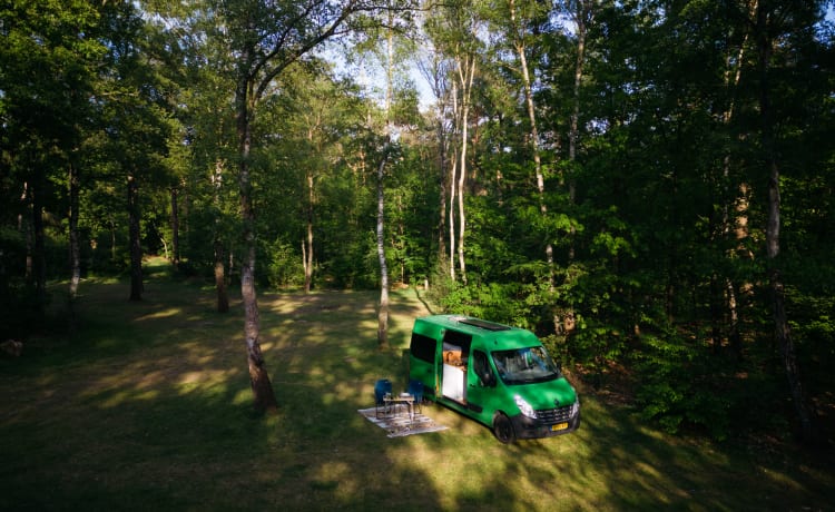 The Green House - Un Renault Master de luxe autonome à deux couchettes !