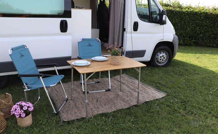 Odette – Odette De Campervan - van for 2 people