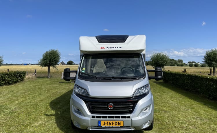 De luxe kampeerders  – Luxe 2-persoons Adria Coral 600SL Plus uit 2020