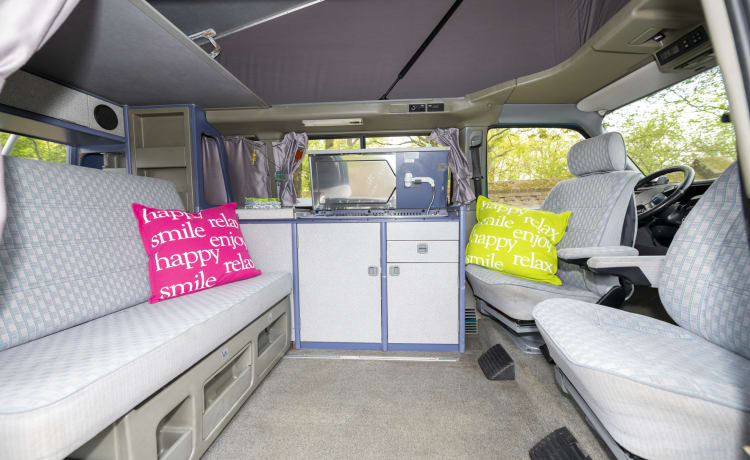 Happy - VW T4 California confortable et robuste avec toit de couchage