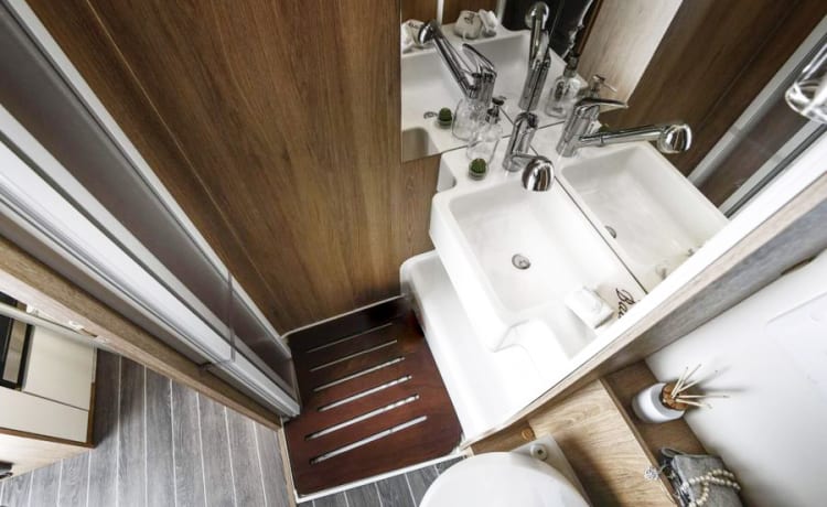 LUX 6 berth & 5 seatbelts – Animal ✅, WiFi, 2 téléviseurs, porte-vélos, repas extérieur