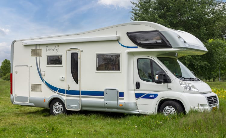 Grand et luxueux camping-car 4-6 pers (lit superposé et four)