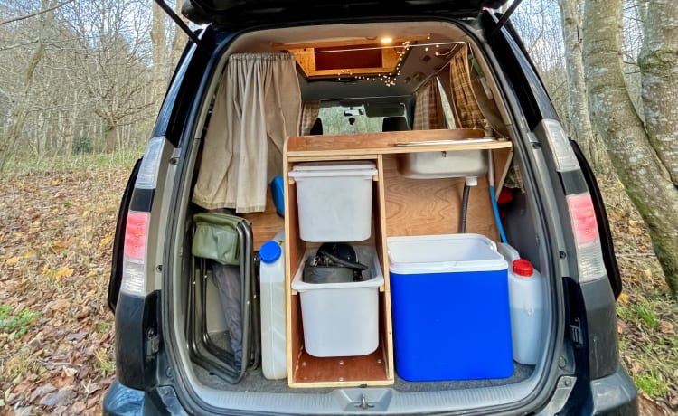 Max – Verwarmd - off-grid rustieke schattige camper (ideaal winterkamp)