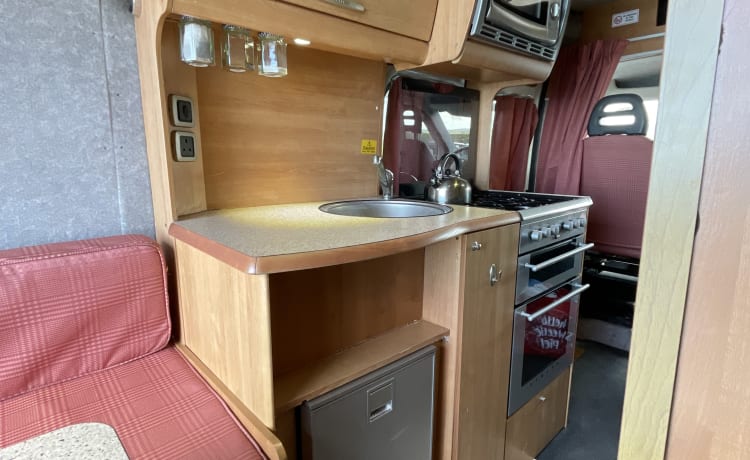 2012 Citroën Relay 2 Camper fitted with onboard shower & toilet 