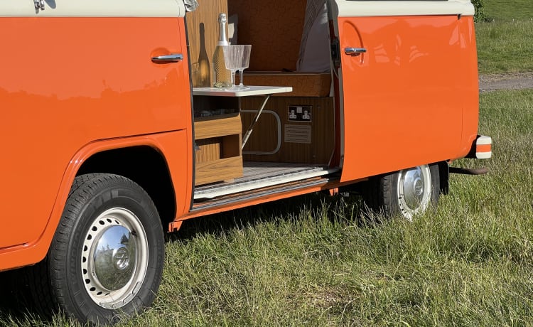 Blossom – Volkswagen campervan met 4 slaapplaatsen uit 1972