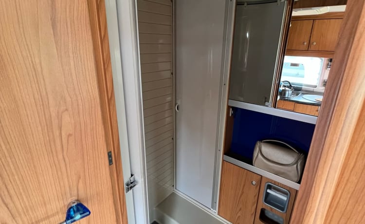 Ruime Luxe Camper 4/5p | pk's 170 |dwarsbed & hefbed|complete  inventaris 