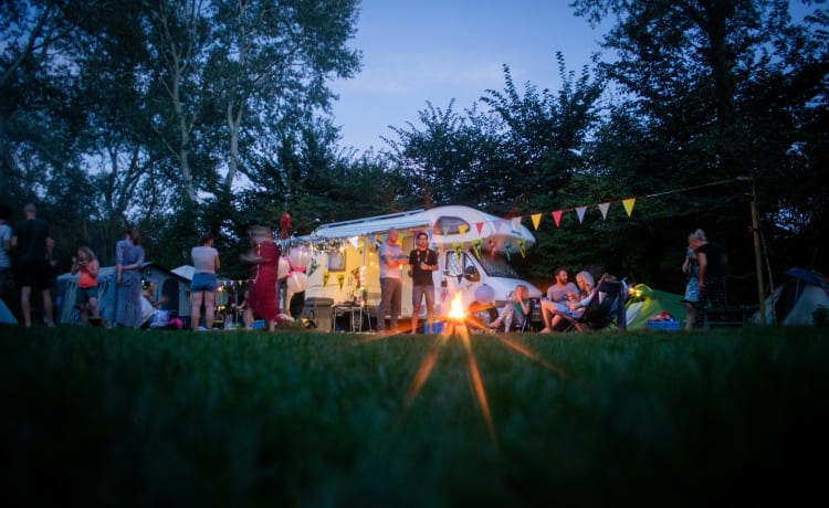 Alkoven-Wohnmobil für 4/5 Personen; wie Backpacking, aber jetzt mit der Familie!