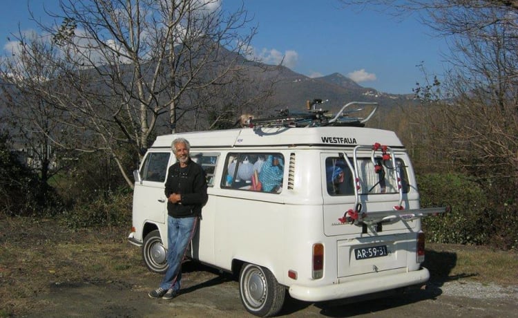 Luna – Volkswagen Wohnmobil für 3 Personen, Baujahr 1972