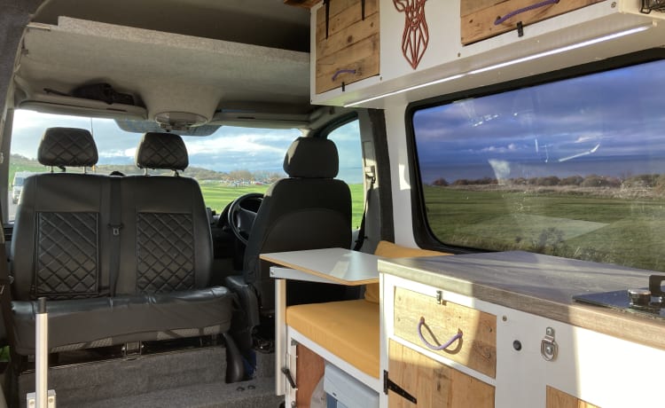 The Big Green Van – Tour in luxe door de NC500 - inclusief grote off-grid camperverzekering met 3 slaapplaatsen