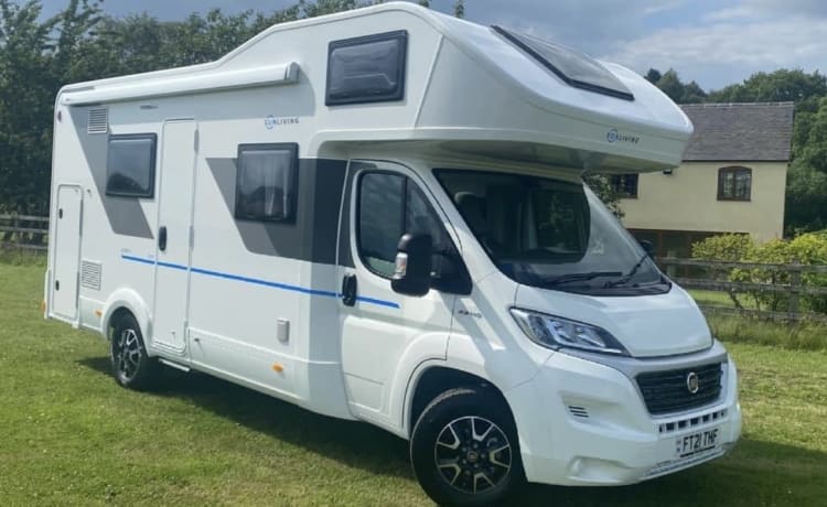 Perfect family motorhome  – 7 berth Sun Living alcove from 2021