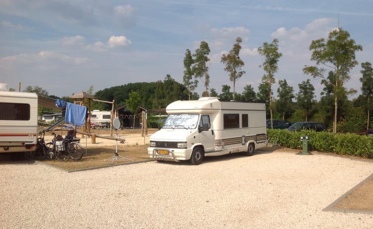 Unique Camper for an Unforgettable Adventure New 2.5 Turbo diesel engine