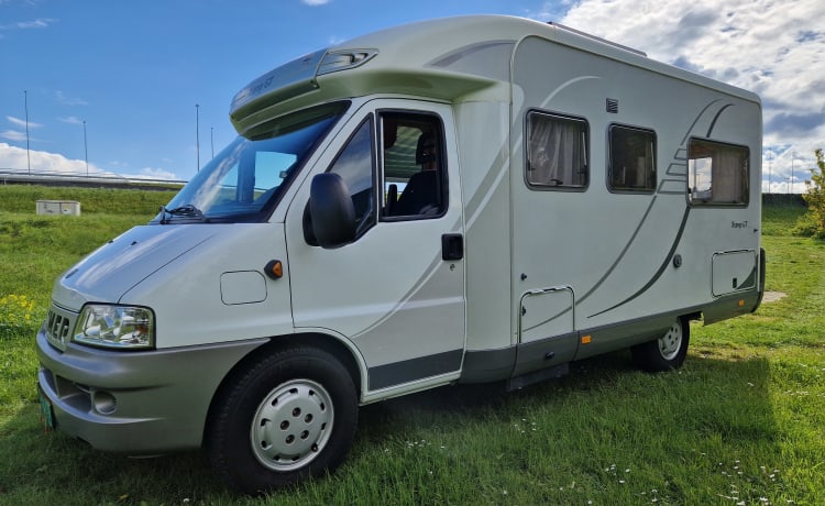 Hymer  – 2p Hymer Wohnmobil + Fahrradträger