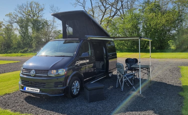 Halle – Volkswagen camper met 4 slaapplaatsen