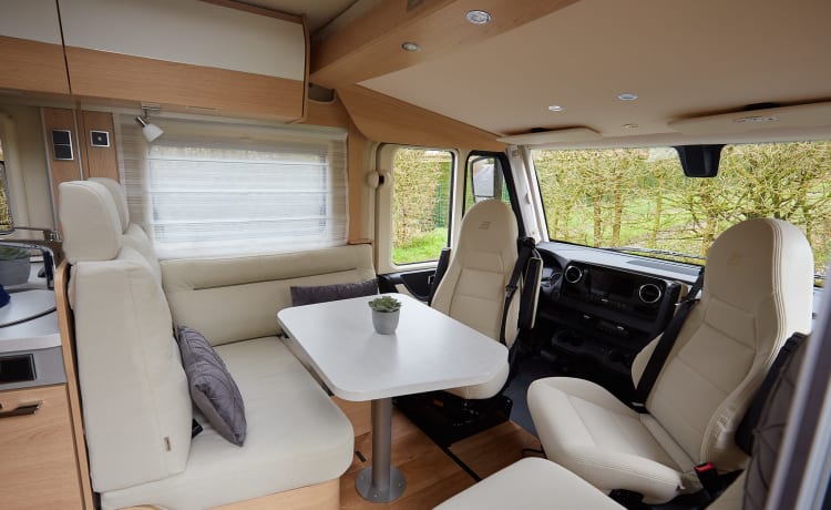 Confortable Hymer 680 BMC Integral (2023). Réservez dès maintenant pour 2024 !