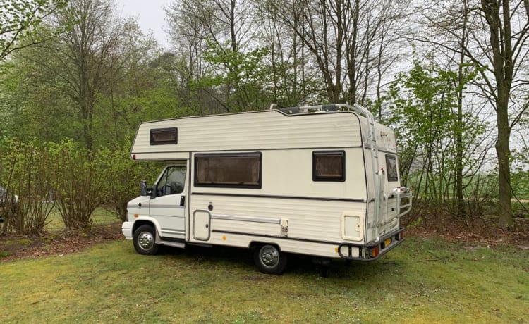 HeSa – Vintage Peugeot Alkoof uit 1993