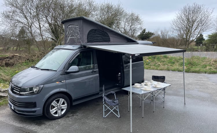 Christian Grey – 5 berth Volkswagen campervan from 2015