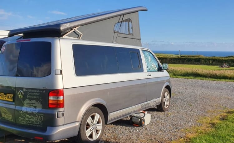 Flint – T5 VW (2009), Grey Pop-Top (LWB)