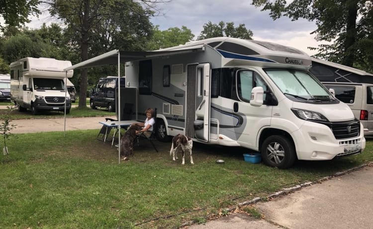 Camping-car Chausson Titanium 728 EB spacieux et bien équipé à louer