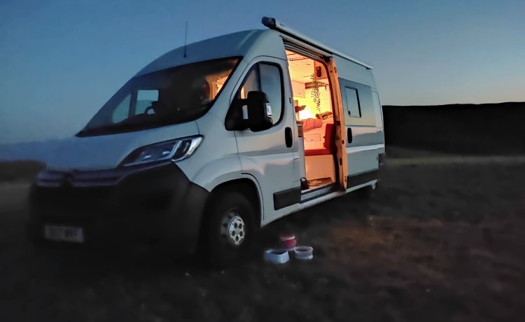 Manzil – Campervan mit 3 Schlafplätzen im mediterranen Stil