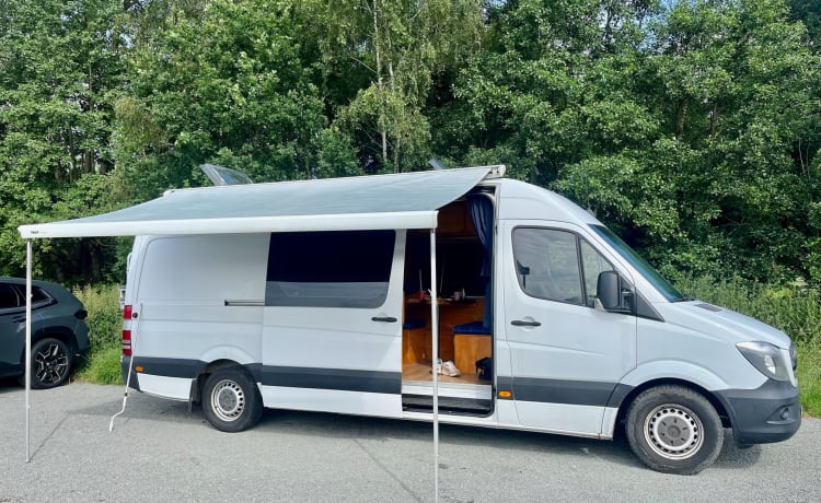 Gustav 🚐🏕️ – Camping-car Sprinter hors réseau