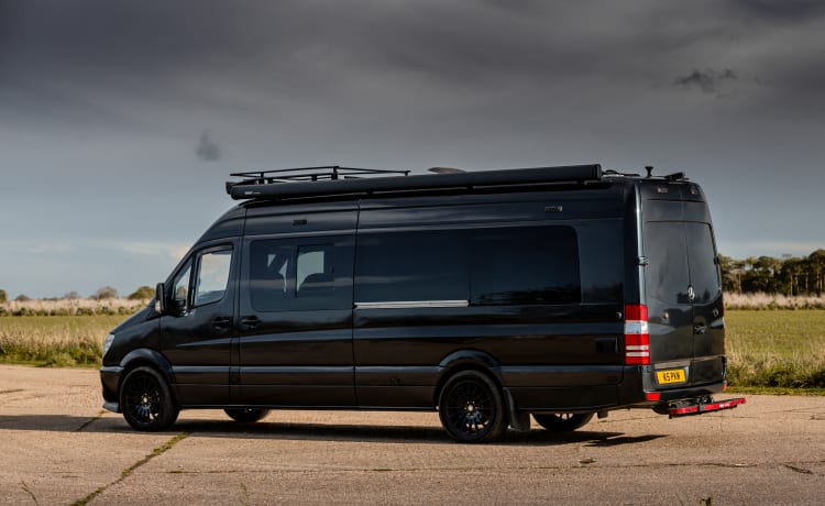 Black Prince – De ultieme super high-spec off-grid avontuurlijke camper