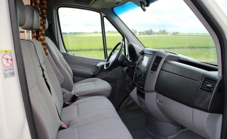 EigenWijze – Unique bus camper, with nice interior