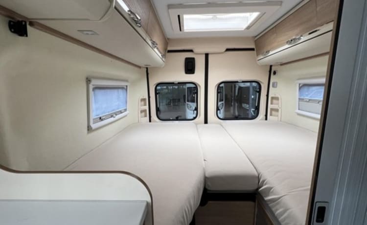 Camper di lusso, come nuovo, 5,99 m, automatico, 2 letti lunghi