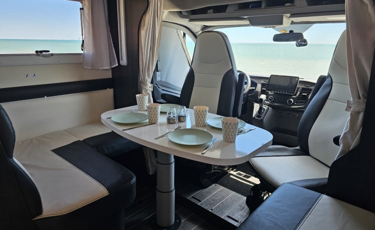 Camper Bolletje – Luxury 4p Roller Team semi-integrated from 2020