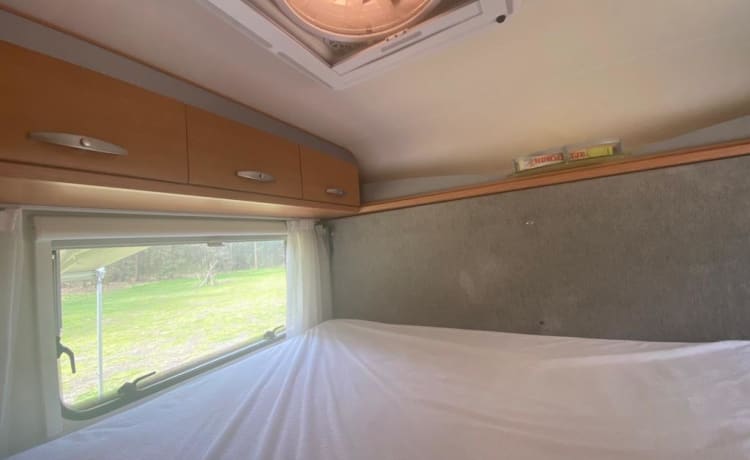 Knausie – Nette, Compacte Vierpersoons (gezins-)Camper met twee vaste bedden