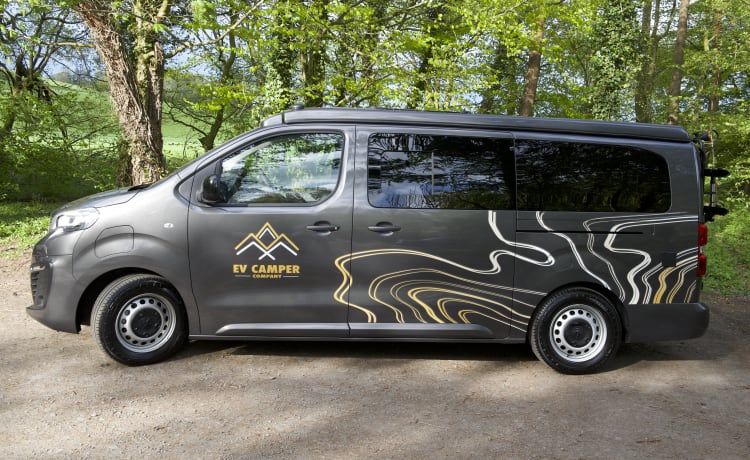 The Lomond – Camper elettrico di lusso per avventure sostenibili (ricarica inclusa)