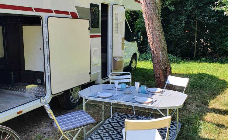 Mobil-home de luxe avec des lits spacieux et un très grand garage