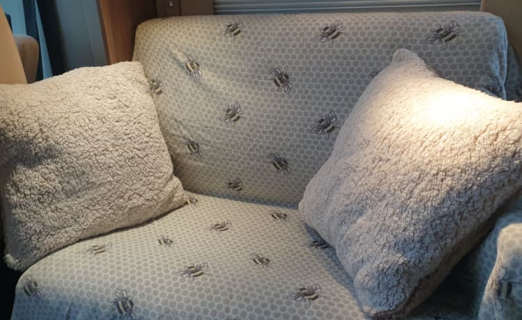 Gertie – Luxe 4 couchages, lit fixe, chauffage, Assurance incluse à partir du 30 mars