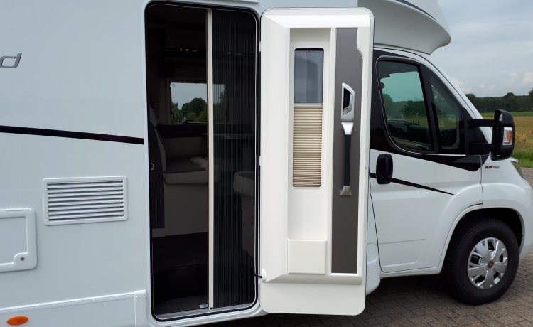 Trend 7057EB 1 – Dethleffs camper for 2 to 4 people