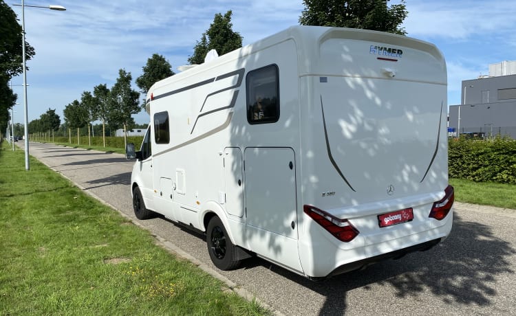 Vrijheid op wielen – Krachtige luxe Hymer Mercedes camper half-integraal uit 2019