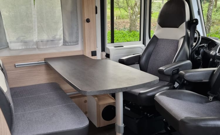Ruime integraalcamper, van alle gemakken voorzien!  – Camping-car intégral Sunlight pour 4 personnes à partir de 2019