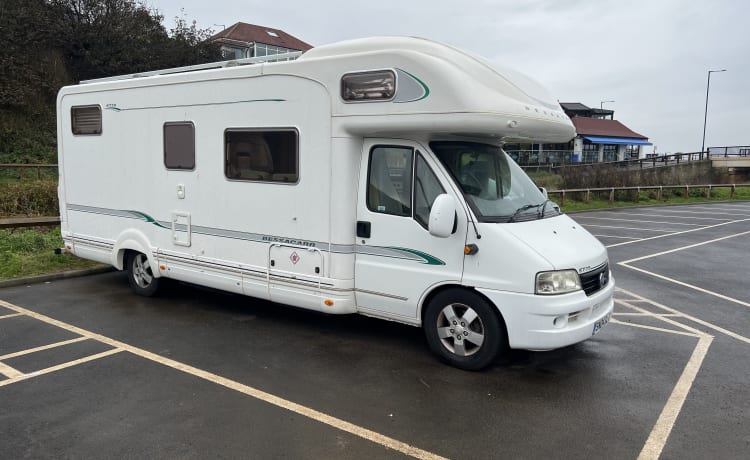 Snogly  – Bessecar e735 camper 6 slaapplaatsen