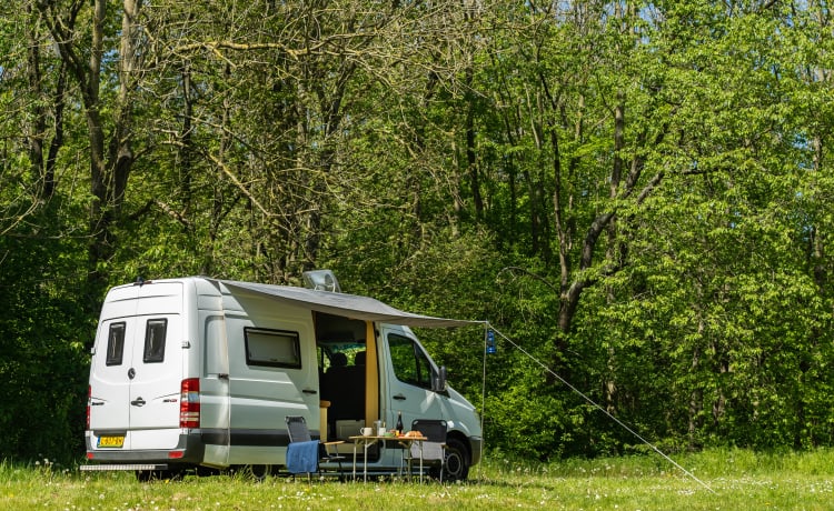 Bamboo Sprinter with Lovely Bed and Outdoor Shower!