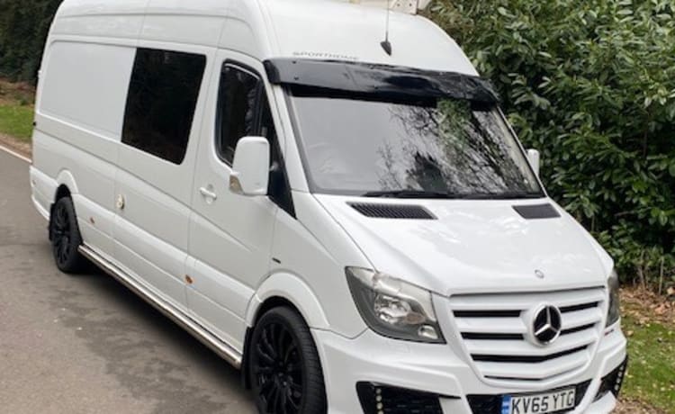 Sport Home  – Mercedes Sprinter Camper Van LWB 4 Couchettes 2015