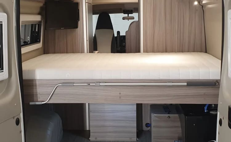 RENTACAMPA  – 2 PERSONEN VOLLEDIG ZELFSTANDIGE CAMPERVAN MET TOILET EN DOUCHE