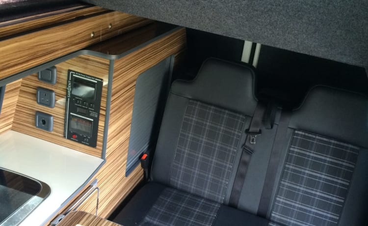 Bert – VW T5 3/4 ligplaats camper huren