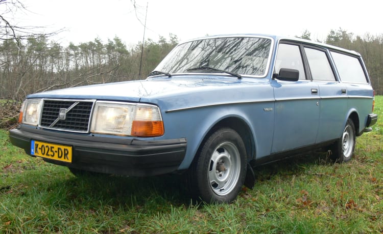 Anneroos – Classic! Volvo 240 from 1981 + roof tent