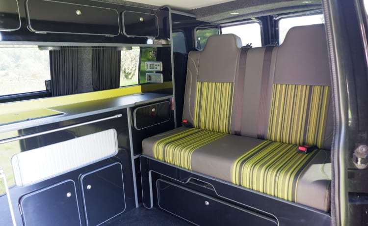 Cruisin-Camper – VW Transporter 2018 T6 – 4 berth 