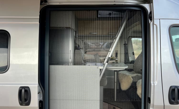 Freeda  – Luxe avontuurlijke Hymer-buscamper (4P)