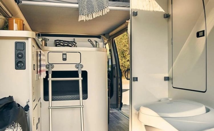 Vive Le Van  – Tout nouveau camping-car Confort 2023 (assis 5p.-couchage 4p.)