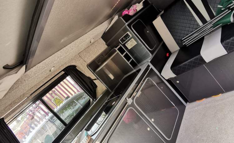 BIG BAD – Vauxhall vivaro campervan, professional conversion.