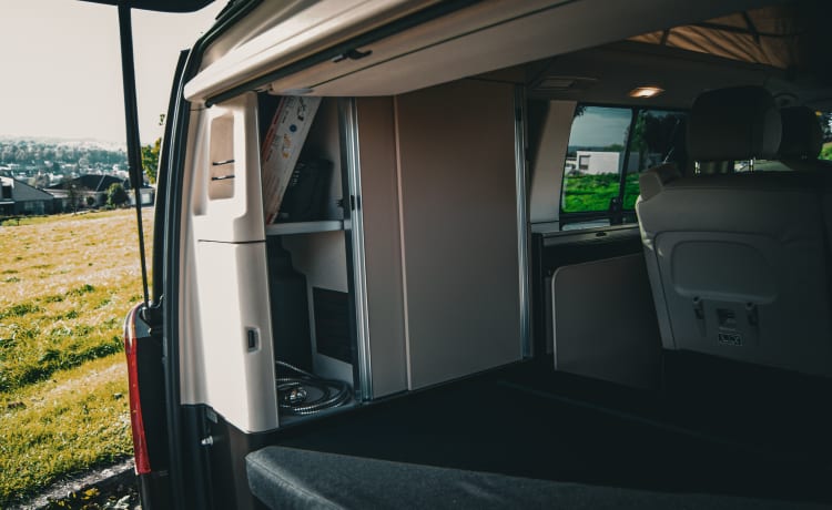 NOVACAMPER  – Ontdek het Ultieme Reisgenot met Onze Luxe Mercedes Camperbus!