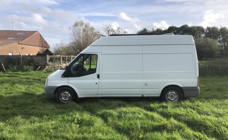 Sunny ☀️ – Off-Grid-Ford-Bus