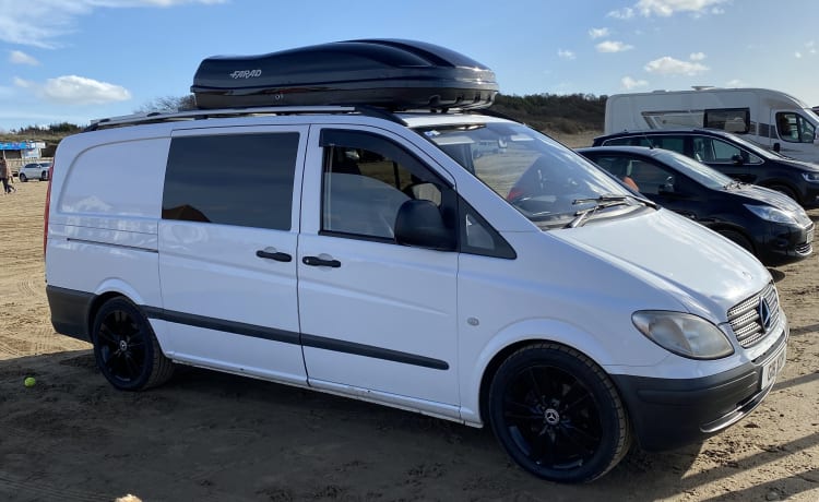 Danny de Vito – Camping-car Mercedes Vito 2 places